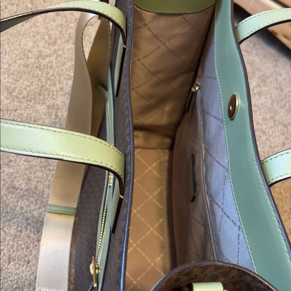 MICHAEL Michael Kors
Michael Kors Kenly Large NS
Tote - Light Sage - Picture 8 of 12